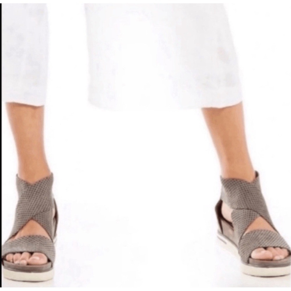 NWT Eileen Fisher $225 Voice wedge sandals Taupe Gray‎ Size 5.5